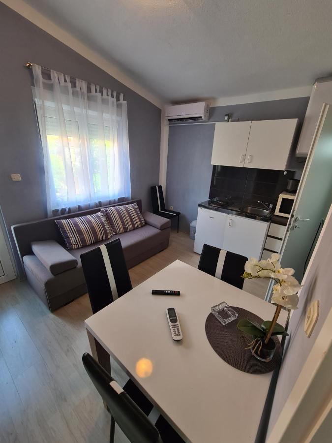 Apartments Lana - 30 M From The Sea セリネ エクステリア 写真